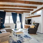Buganvilla Apartment, 95m2, 3 Bedrooms, Terrace, 300m To Locos Torrevieja