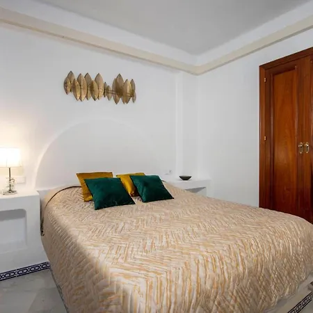 Buganvilla Apartment, 95m2, 3 Bedrooms, Terrace, 300m To Locos 公寓 *