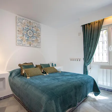 Buganvilla Apartment, 95m2, 3 Bedrooms, Terrace, 300m To Locos 公寓 *