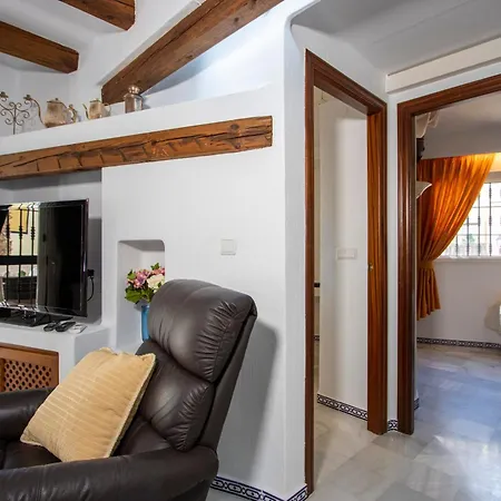 Buganvilla Apartment, 95m2, 3 Bedrooms, Terrace, 300m To Locos 公寓 托雷维耶哈