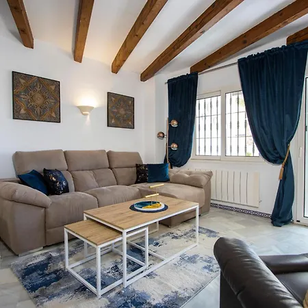 公寓 Buganvilla Apartment, 95m2, 3 Bedrooms, Terrace, 300m To Locos 托雷维耶哈