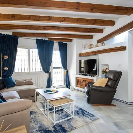Buganvilla Apartment, 95m2, 3 Bedrooms, Terrace, 300m To Locos 托雷维耶哈