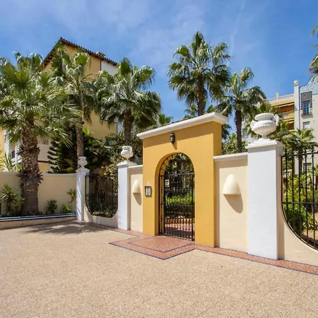 Buganvilla Apartment, 95m2, 3 Bedrooms, Terrace, 300m To Locos Appartement Torrevieja