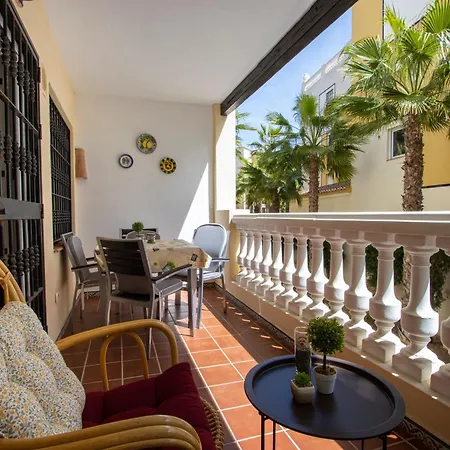 Buganvilla Apartment, 95m2, 3 Bedrooms, Terrace, 300m To Locos 托雷维耶哈