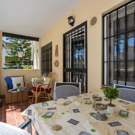 Buganvilla Apartment, 95m2, 3 Bedrooms, Terrace, 300m To Locos 公寓