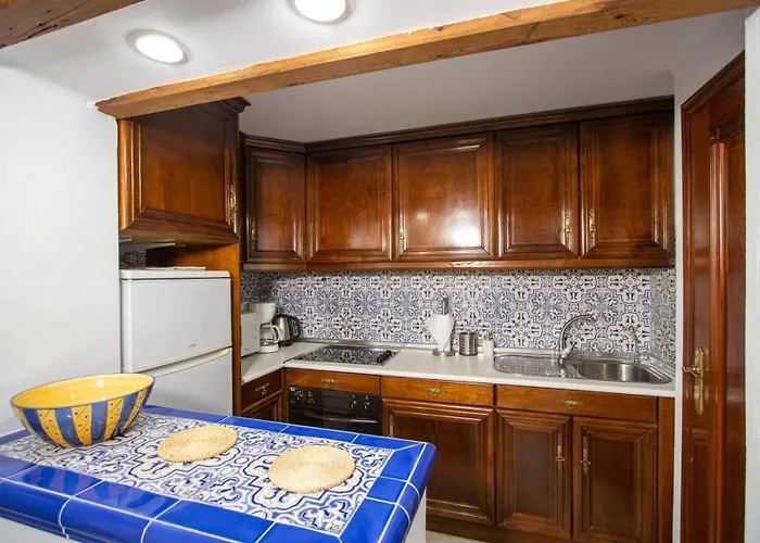 Buganvilla Apartment, 95m2, 3 Bedrooms, Terrace, 300m To Locos