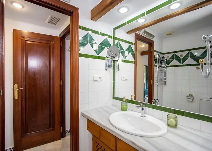 Appartement Buganvilla Apartment, 95m2, 3 Bedrooms, Terrace, 300m To Locos *