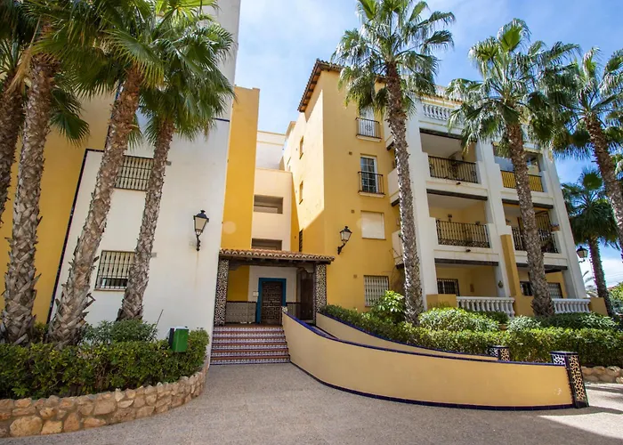 Buganvilla Apartment, 95m2, 3 Bedrooms, Terrace, 300m To Locos Appartement